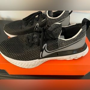 Nike infinity react running shoes womens size 11